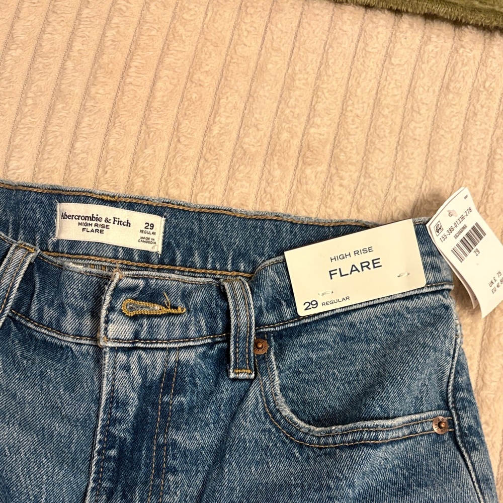 Abercrombie & Fitch High-Rise Flare Jeans - Blue Denim